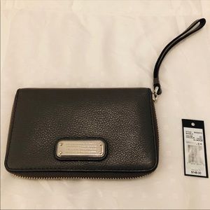 Marc Jacobs Classic W Zip Around Wallet Wristlet